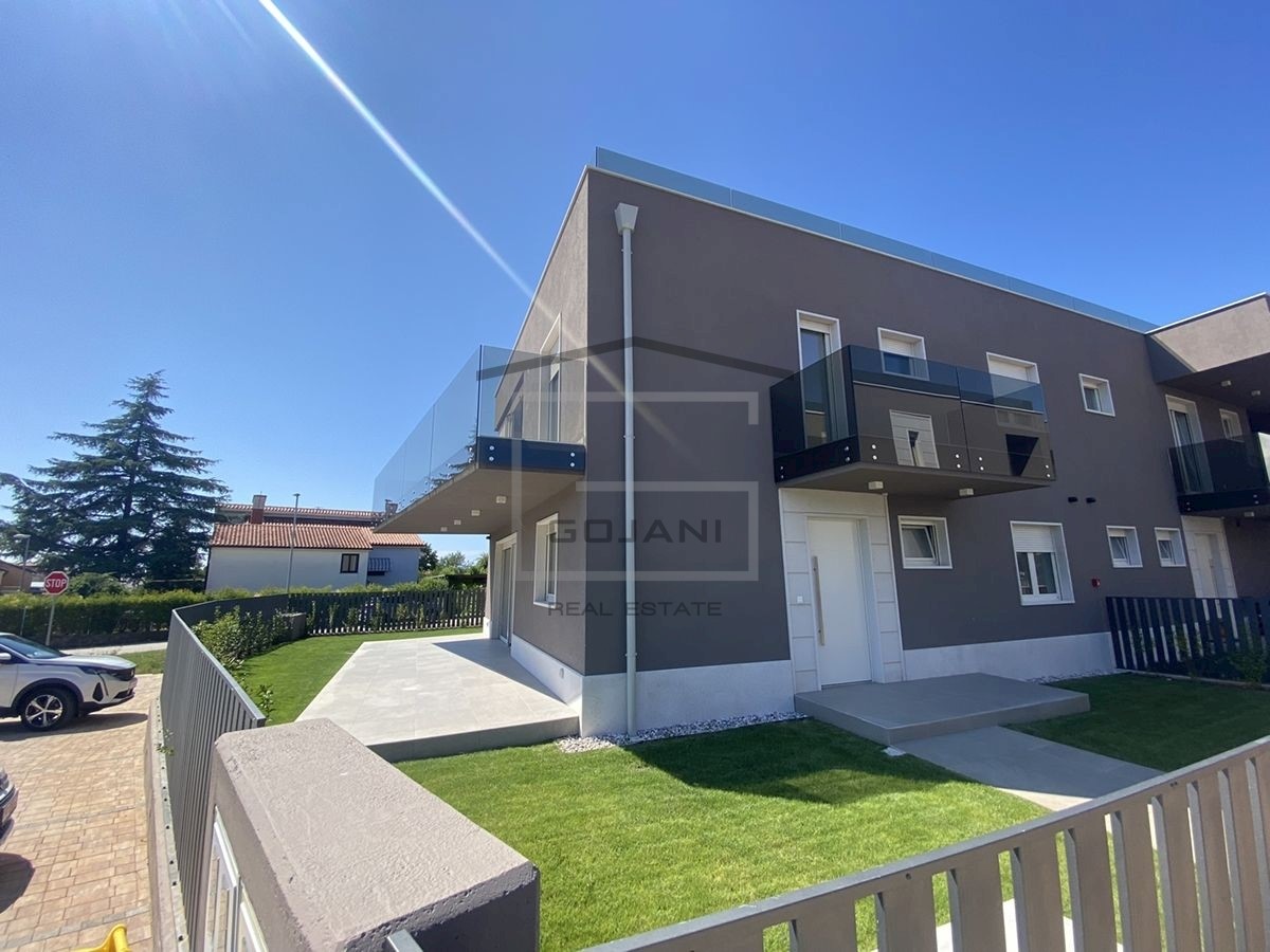 POREČ, ERDGESCHOSSWOHNUNG MIT GARTEN