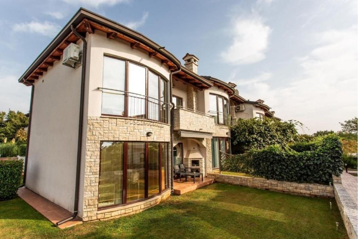 Poreč, Umgebung- Haus  zu verkaufen!