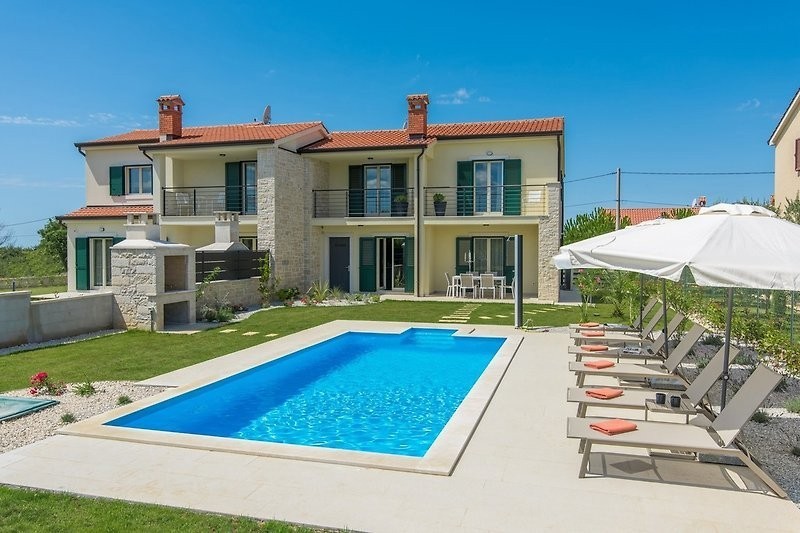 Haus zu verkaufen bei Poreč, Istrien, Meerblick, Pool