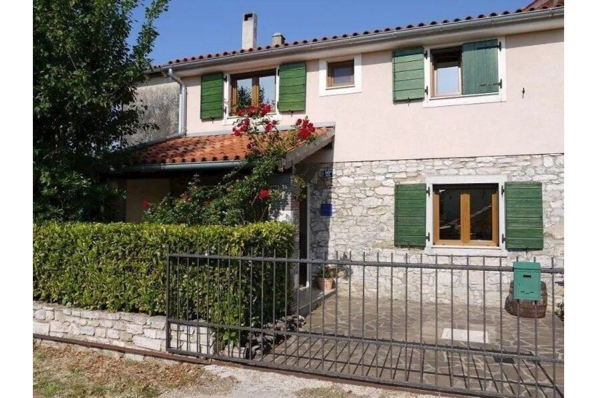 Stone house 5 km from the seaside, near Poreč