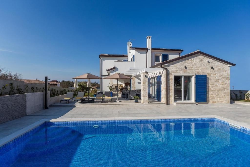 Villa zu verkaufen bei Poreč, mit Pool