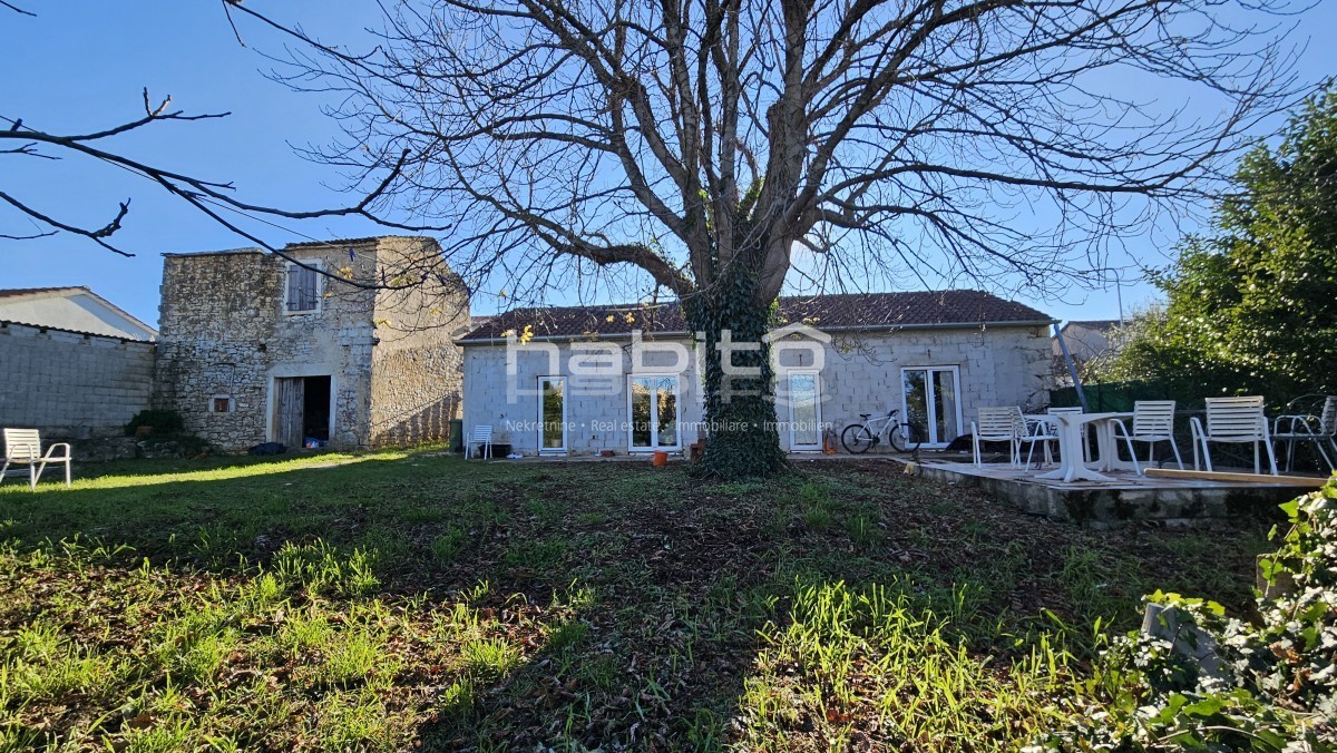 Porec 10 km, Visnjan - OPPORTUNITY! Two stone houses with a garden - SEA VIEW