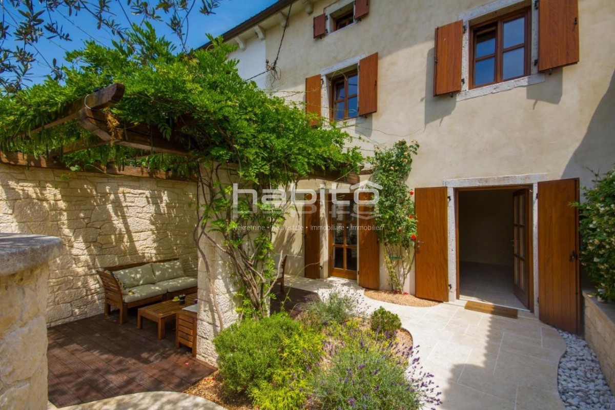 Porec area - Unique stone house near the sea