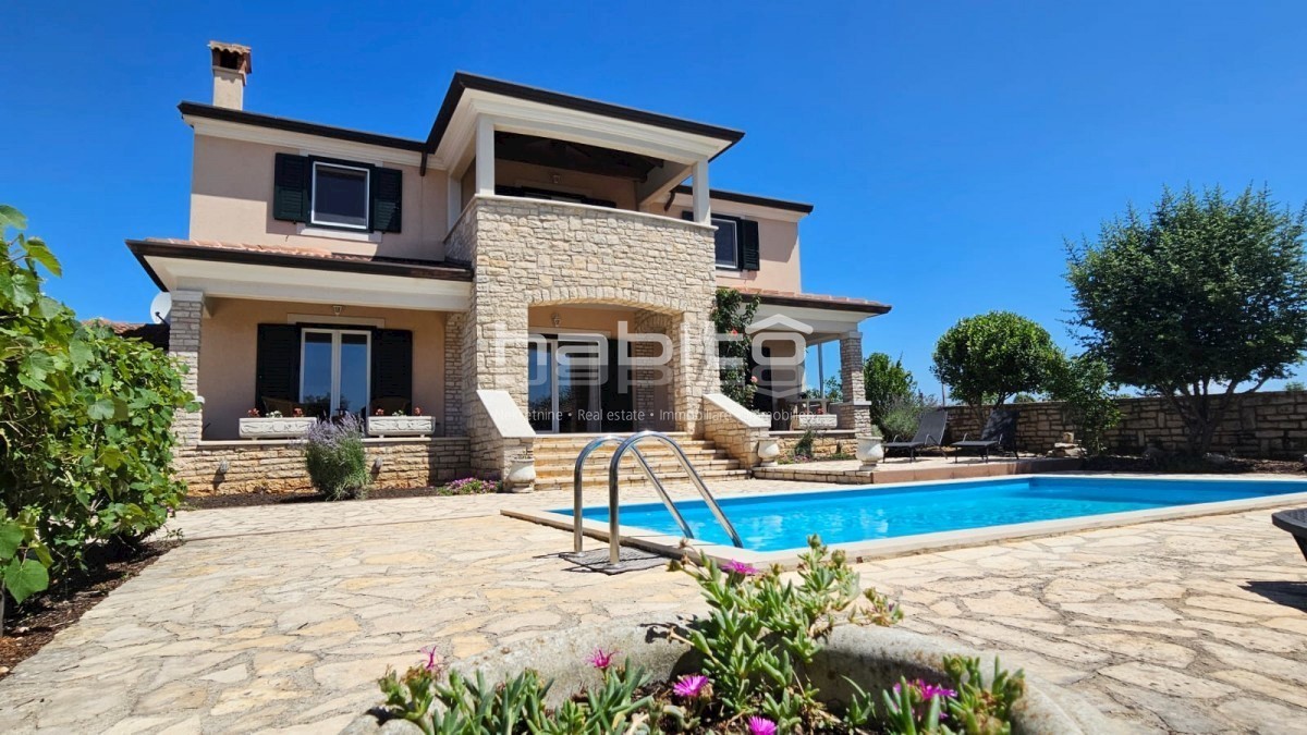 Porec area - Comfortable house with pool and sea view