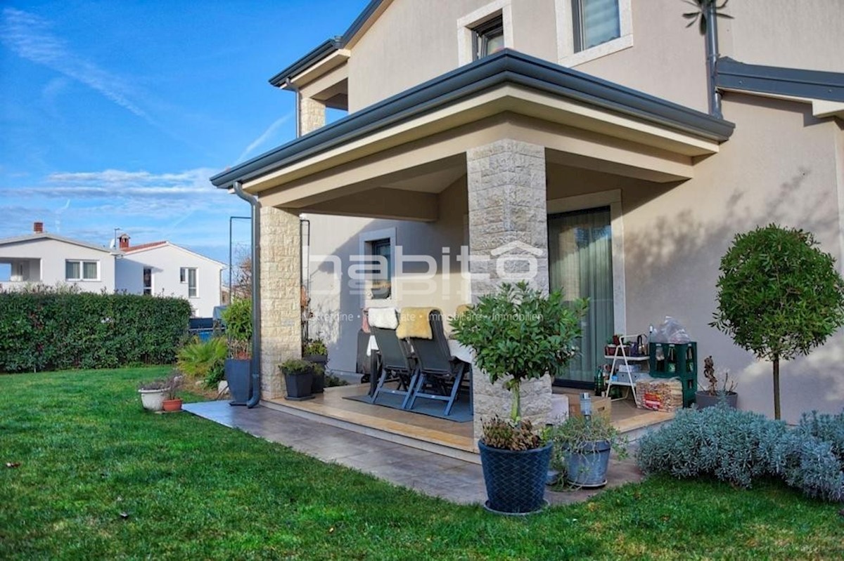 POREC - HIGH QUALITY HOUSE 3 KM FROM THE SEA, URBAN AND QUIET LOCATION