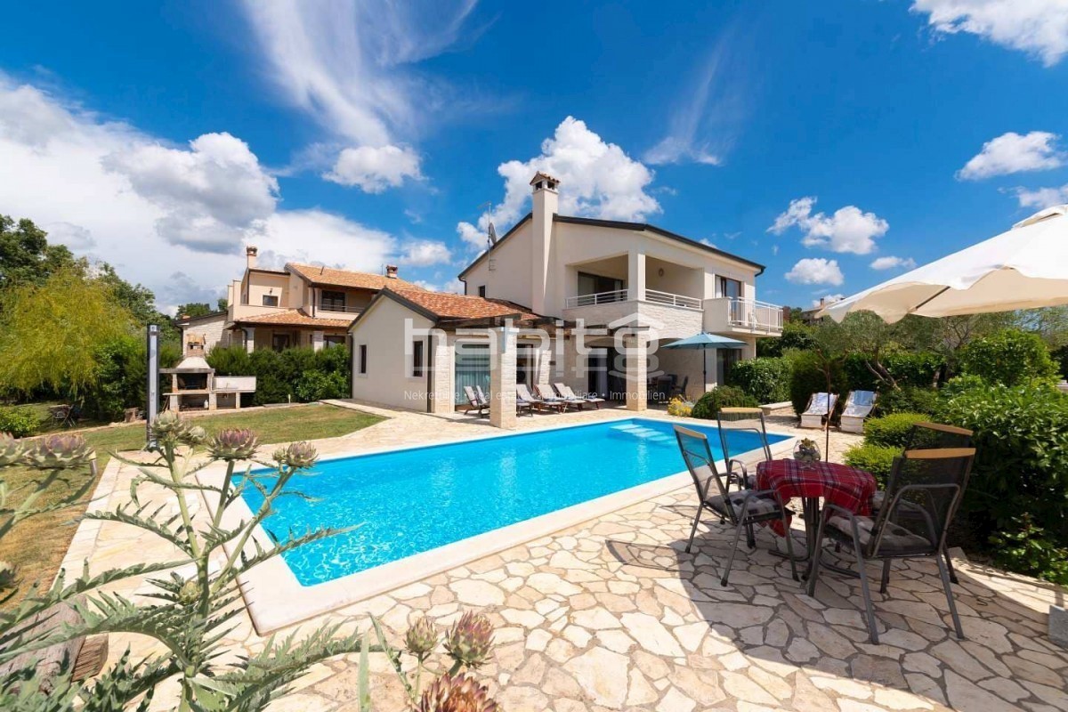 Porec, Visnjan - House with a swimming pool and a beautiful open view of the sea and olive groves