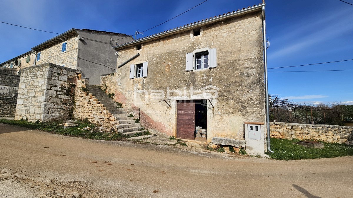 Porec, Visnjan area - Stone house with a garden, partially renovated