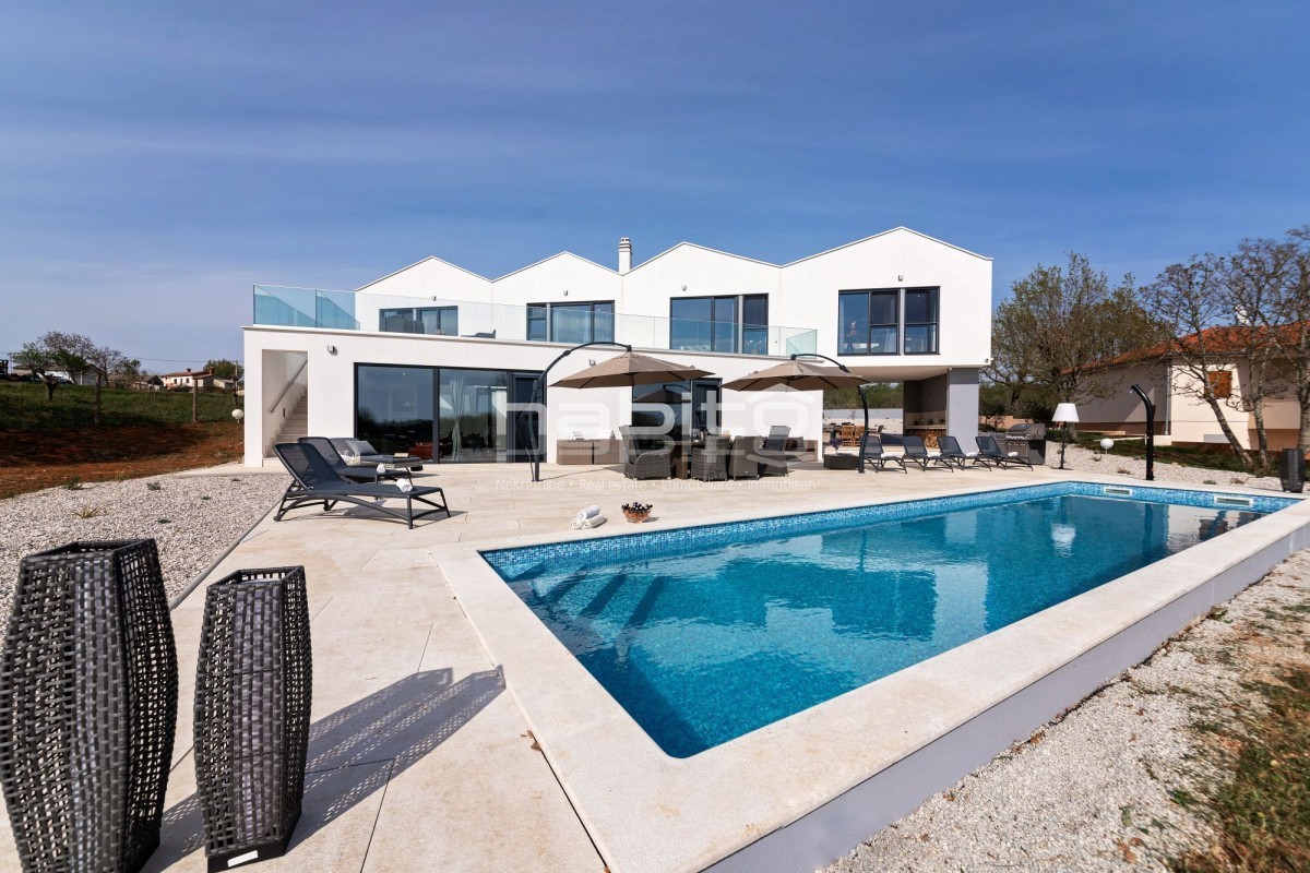 Porec area - Beautiful, luxurious villa with 6 bedrooms and swimming pool