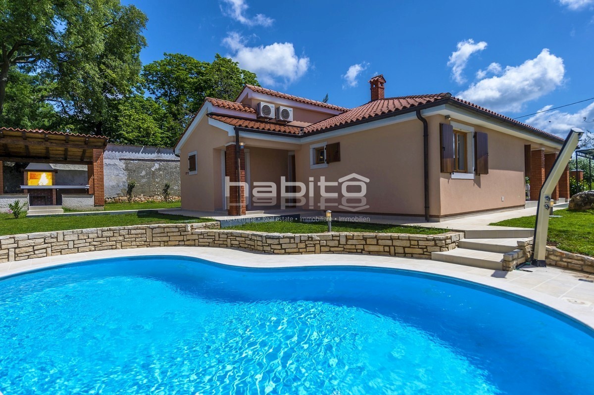 Poreč 10 km - Lepa hiša z bazenom, mirna lokacija