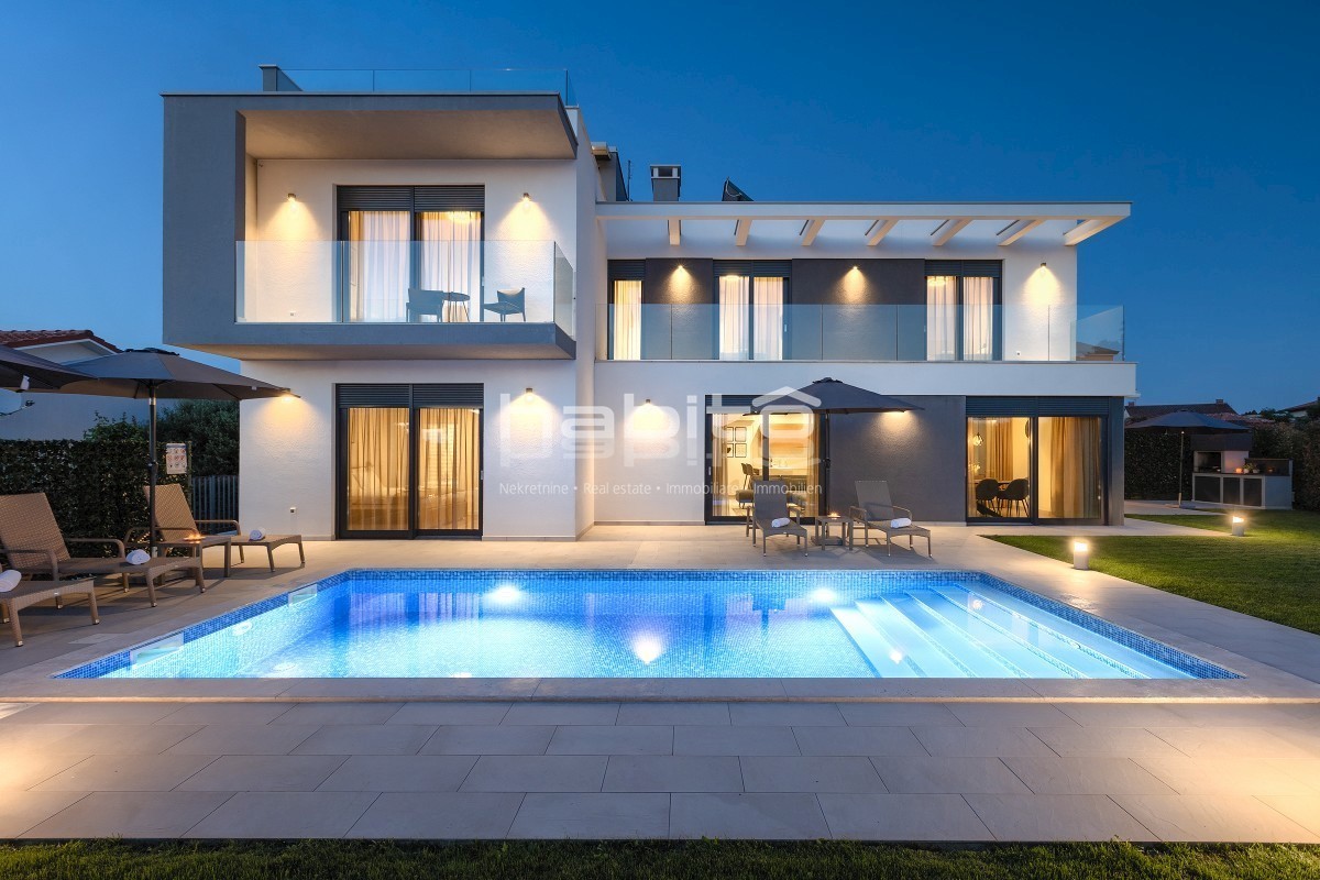 Porec - Luxury modern villa with pool, garage and sea view