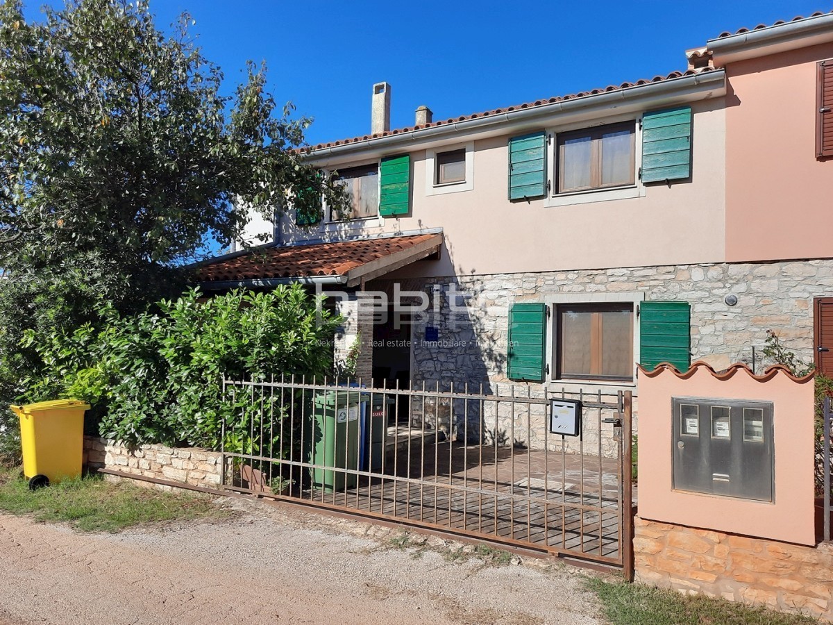 Porec 13 km - Renovated stone house with a small garden