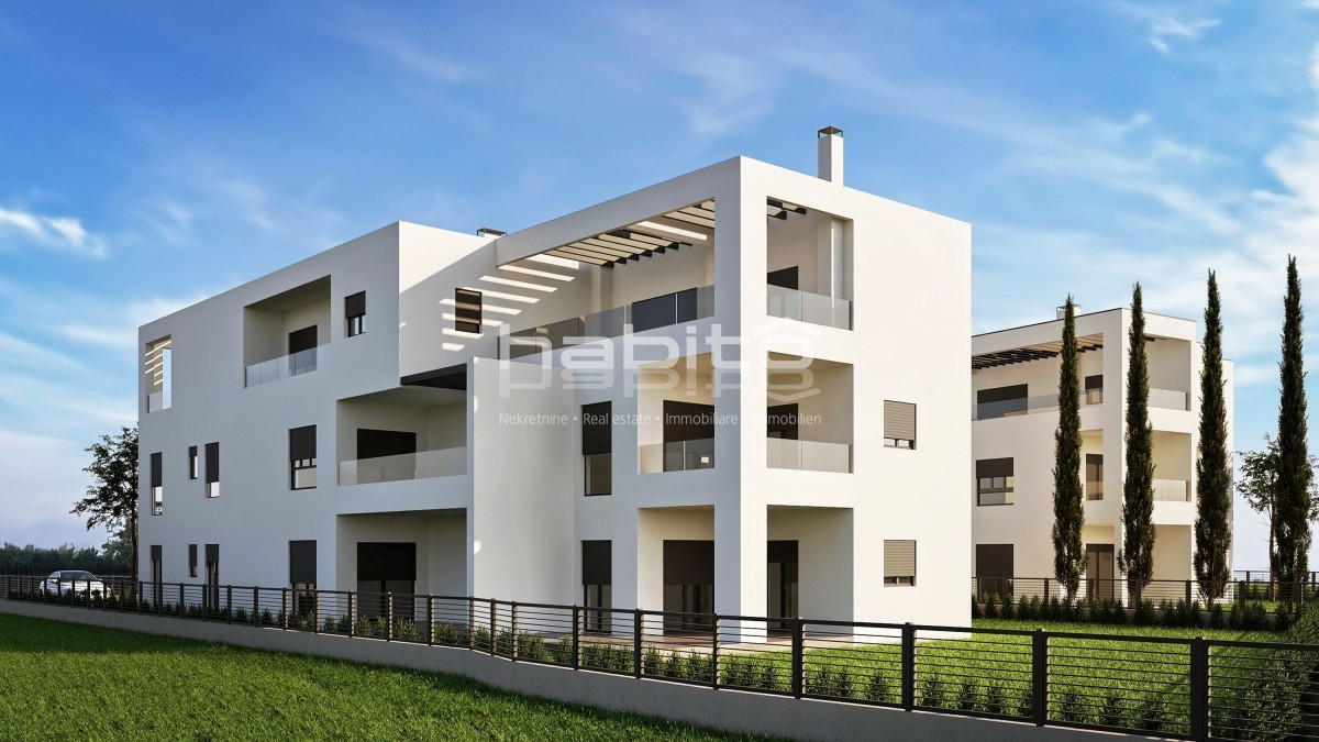 Porec, im Bau befindliche Wohnung von 85 m2 mit einem Garten von 147 m2, 1500 m vom Meer entfernt