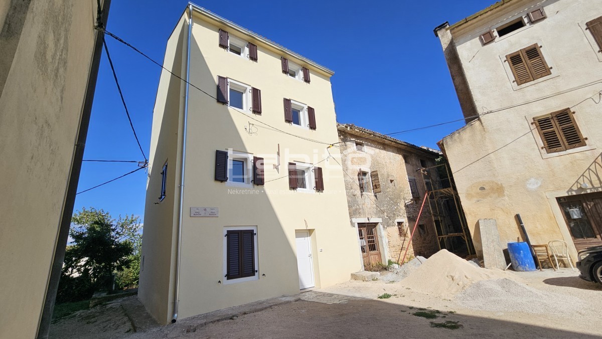 Porec 10 km, Visnjan - Renovated stone house with sea view