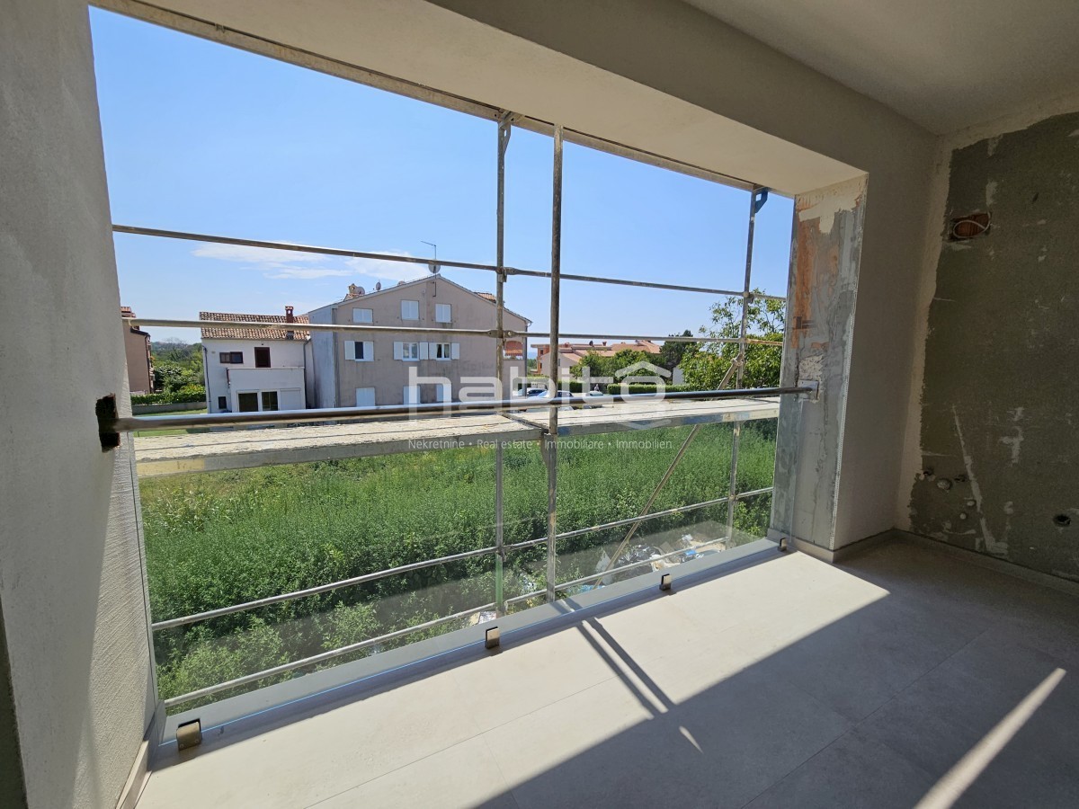 Porec - NEUES GEBÄUDE, Wohnung im 1. Stock 600 m vom Strand entfernt, MEERBLICK