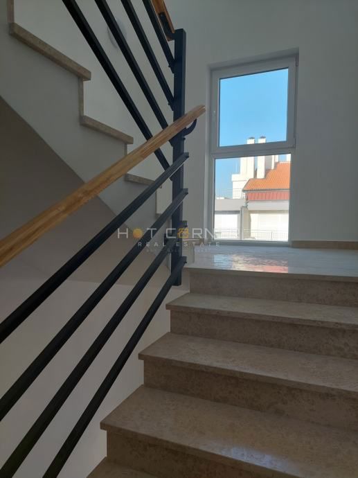 Monvidal/Šijana, novogradnja, lift, južna strana, 1 SS, terasa