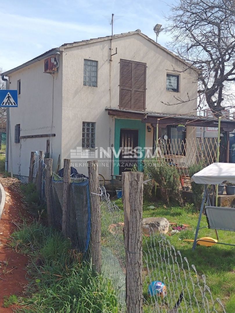 Poreč, Kuća u poslovnoj zoni za adaptaciju, 140 m2 ,1077 m2 okućnice