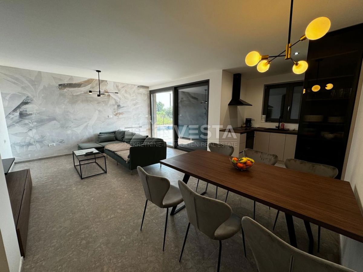 Poreč area, ground floor apartment with pool, 93 m2, new building