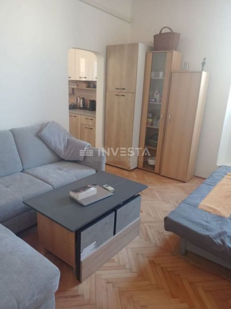 Stan sa dvije stambene jedinice u blizini centra grada