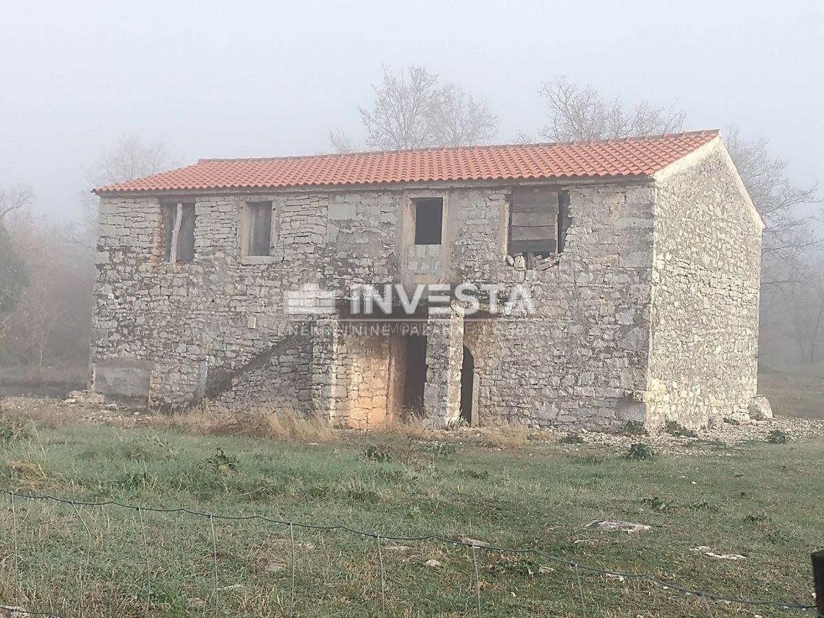Poreč okolica, stara istarska kuća s imanjem od 52.800 m2