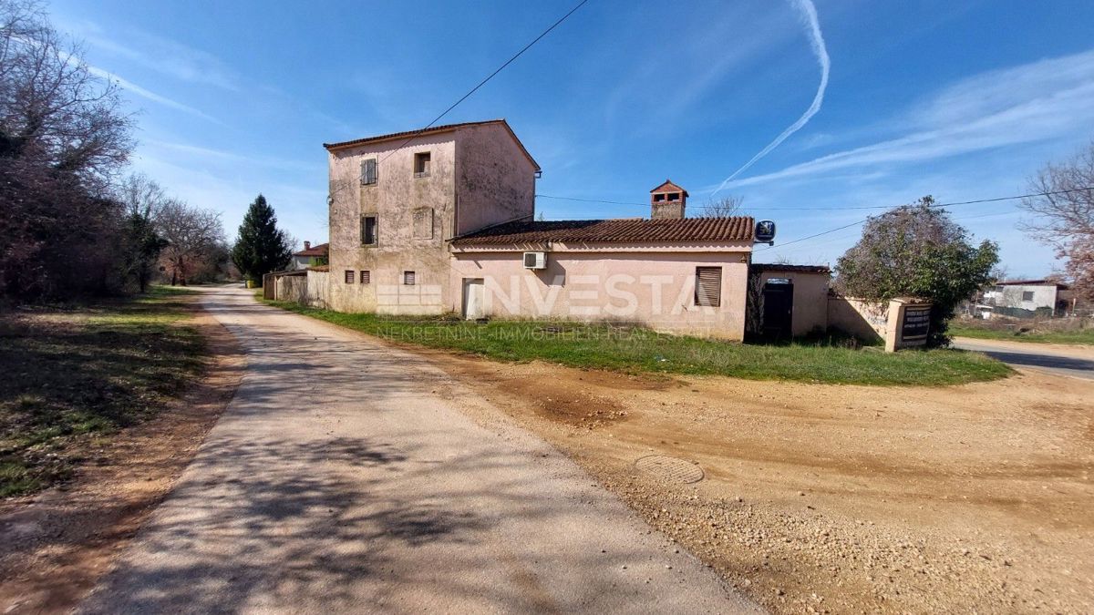 Poslovni prostor sa građevinskim zemljištem