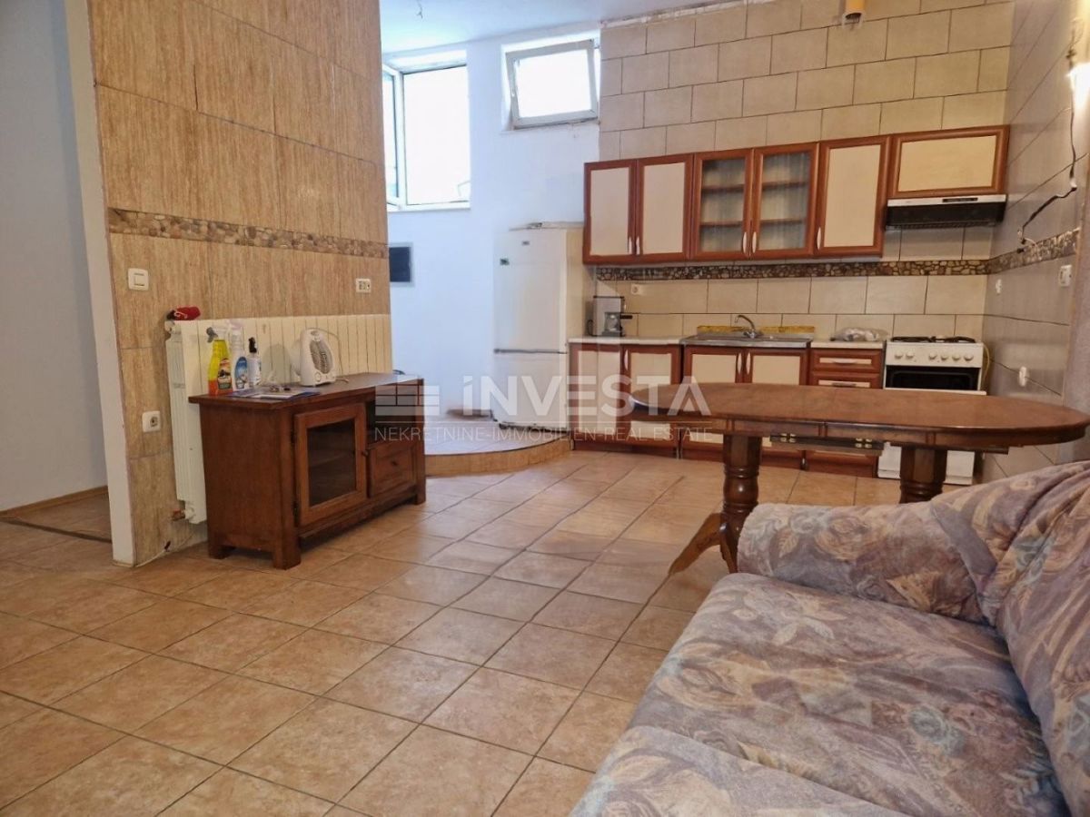Pula, Gregovica, povoljan stan u suterenu blizu centra