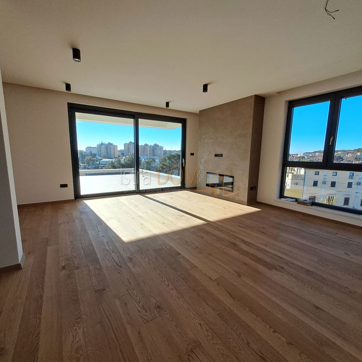 * NOVO PENTHOUSE 3SS+DB ZA-S4 *