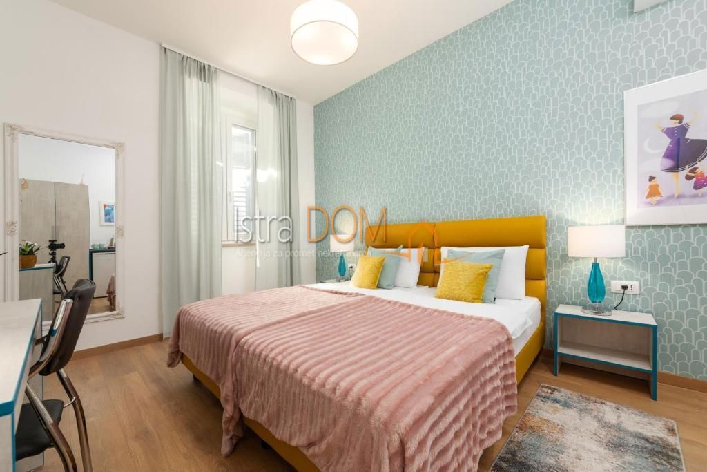 * Pula strogi centar 3 studio apartmana *