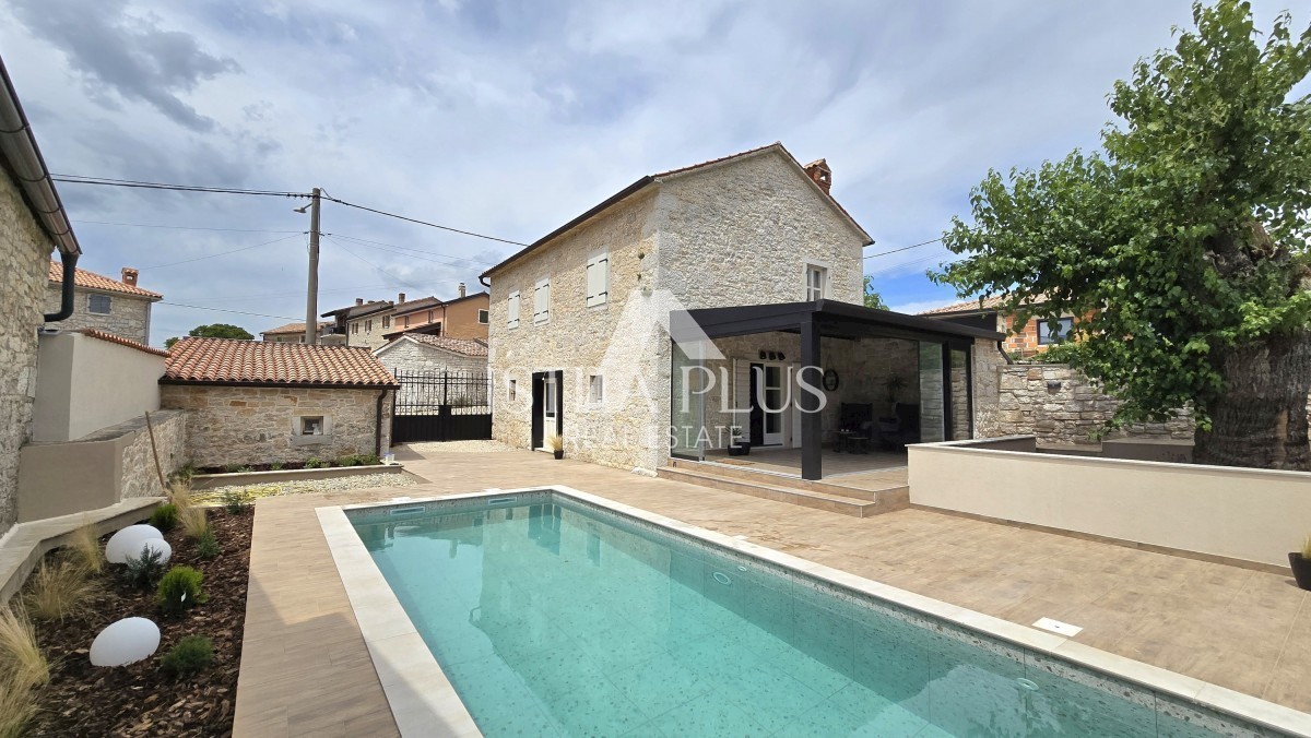 Ein wunderschönes Steinhaus  Pool, komplett möbliert