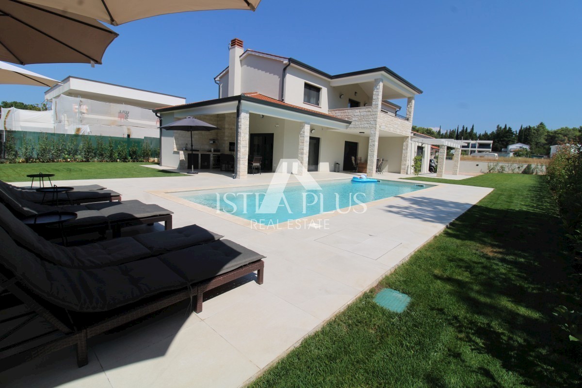 Luxusvilla mit Pool, 2 km vom Meer entfernt - Poreč