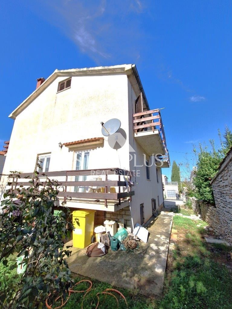 Exklusiv bei der Agentur – GELEGENHEIT!! Familienhaus 400 m vom Meer entfernt!!