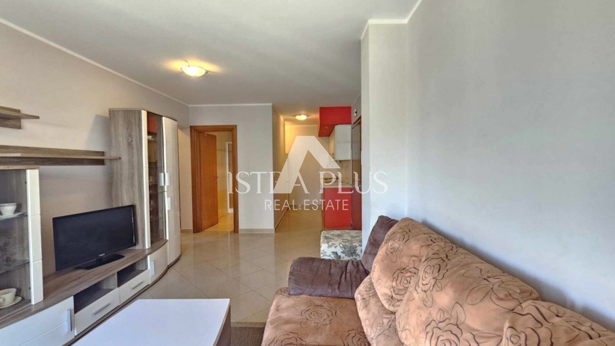 OPPORTUNITY! Ground floor apartment with a beautiful courtyard in a quiet location Poreč 2 km!!