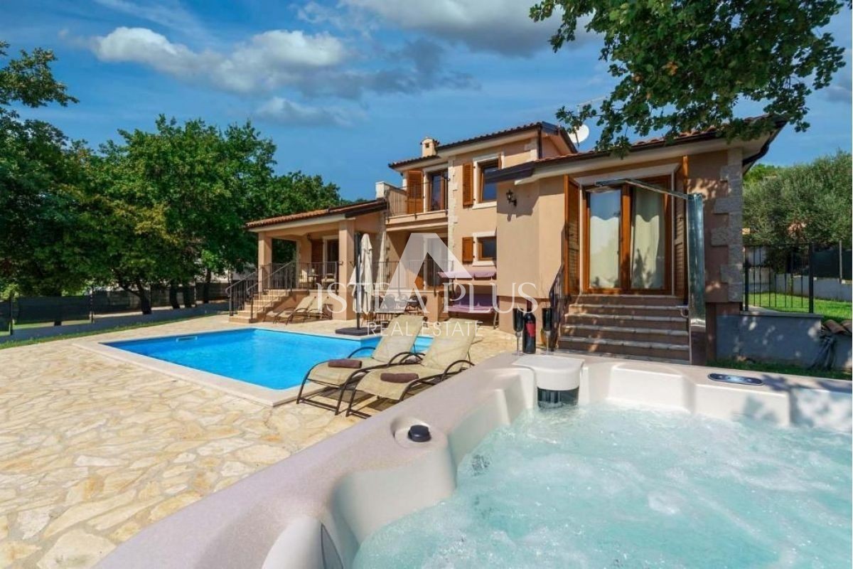 Villa in der Nähe von Poreč, 6 km vom Meer und schönen Stränden entfernt.