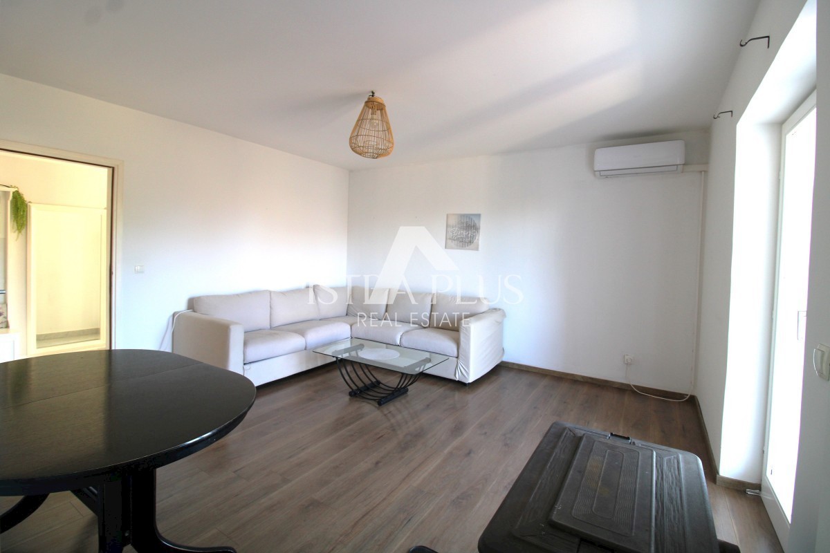 POREČ - Stan na 1. katu  1500m od mora