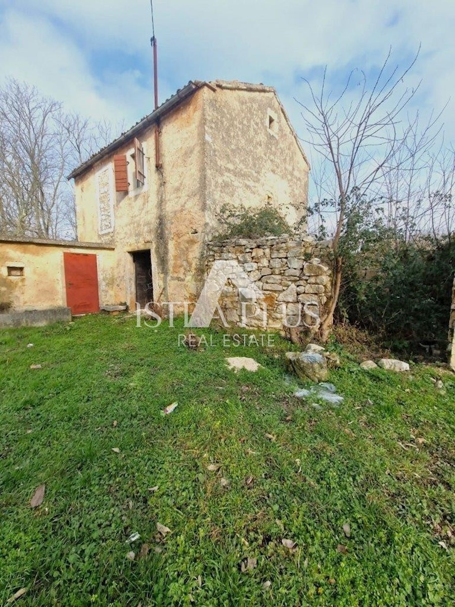Altes Steinhaus mit Garten zur Renovierung in der Nähe von Poreč