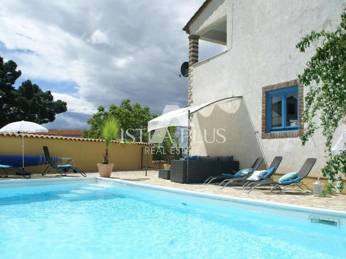 Einfamilienhaus mit Pool in der Nähe von Porec 8 km zum Meer !!