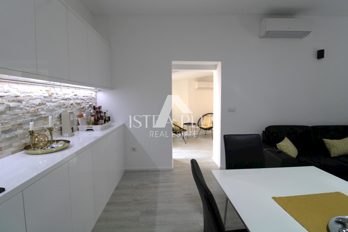 Istra, Poreč - luksuzan stan u centru grada na 1. katu