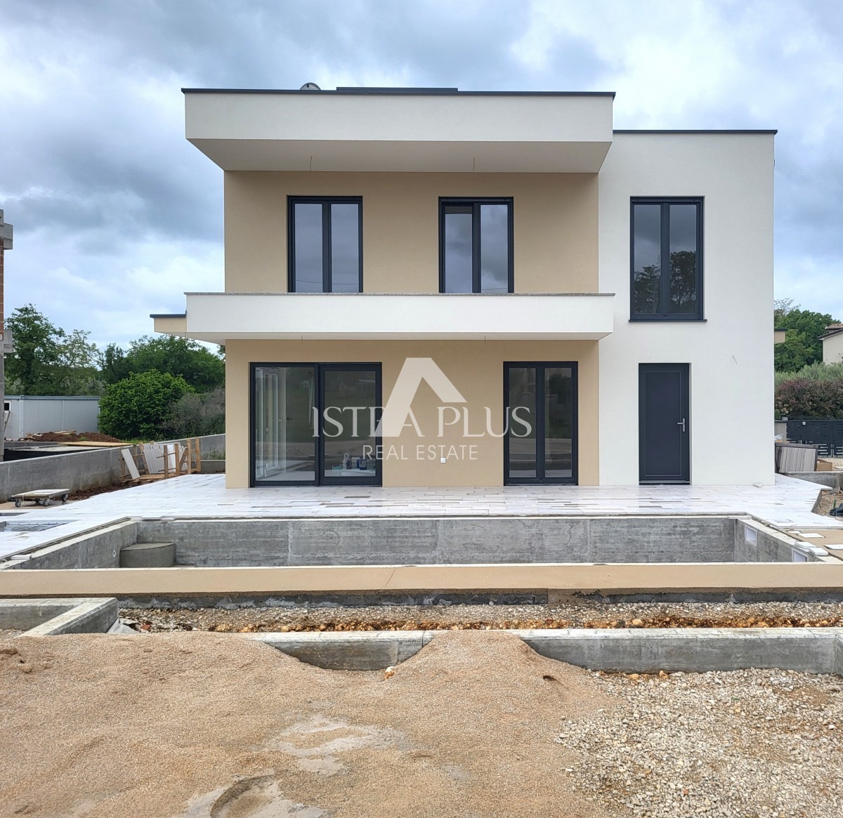 Doppelhaushälfte mit Pool – in der Nähe von Poreč