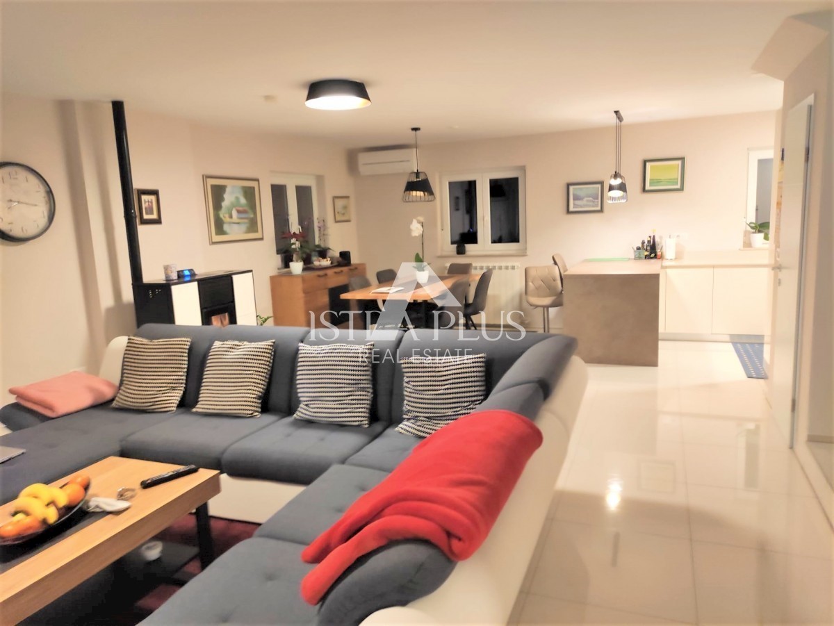 Apartma v dveh etažah v hiši z dvema apartmajema na odlični lokaciji v Poreču