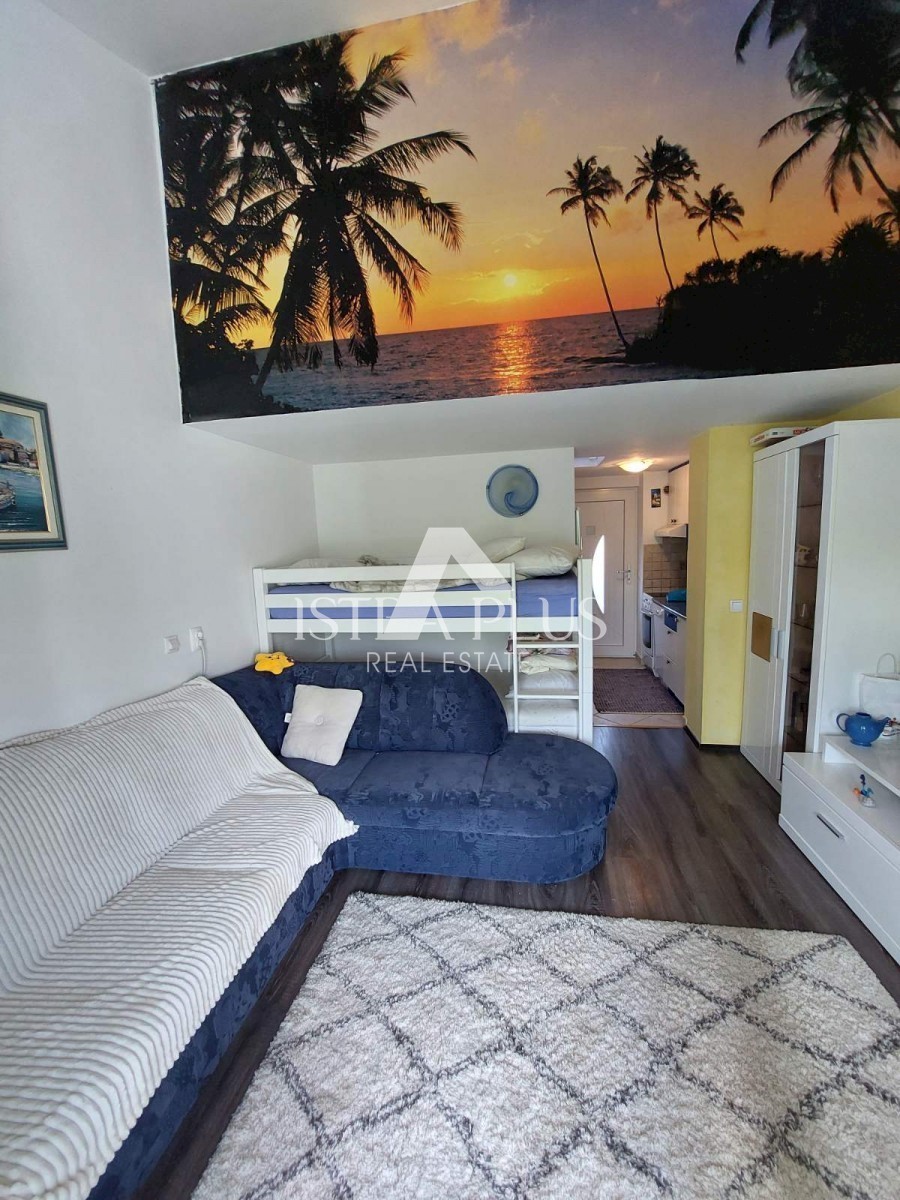 Apartma v 2. nadstropju 300 m od morja