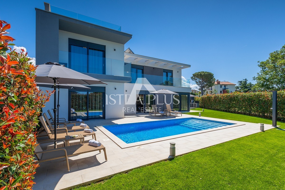 Poreč - Moderne Luxusvilla mit Pool, Garage und Meerblick