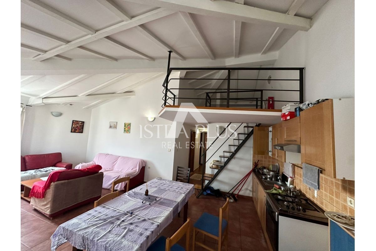 Istra,Novigrad  - stan sa pogledom na more 100 m od mora