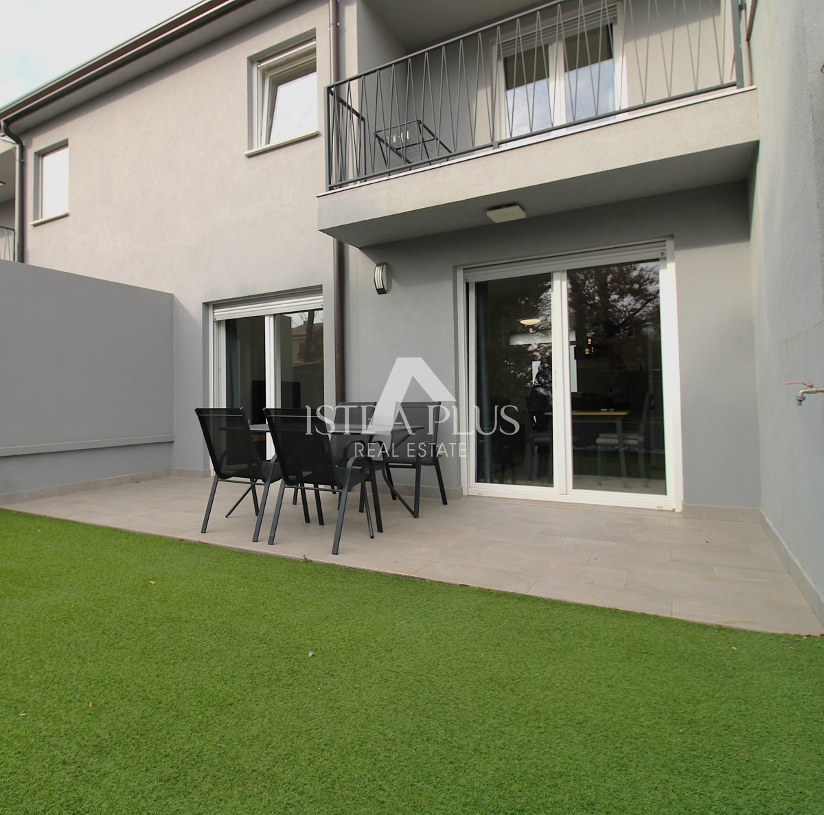 Istrien, Poreč GELEGENHEIT! Einfamilienhaus mit Garten 1500 m von Poreč und dem Meer entfernt!!