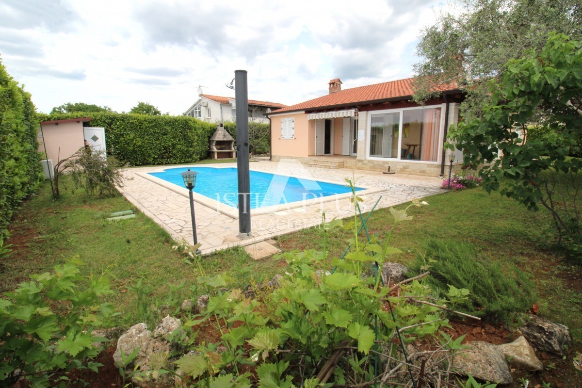 Haus mit beheiztem Pool – in der Nähe von Poreč