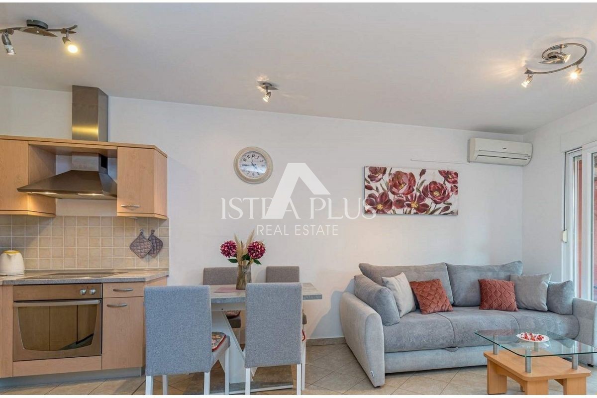 Poreč area, ground floor apartment 800 m from the sea and swimming pool!