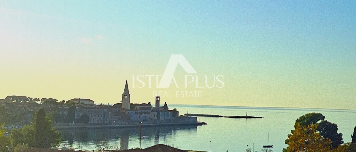 Stan u Poreču  s panoramskim pogledom na grad i more