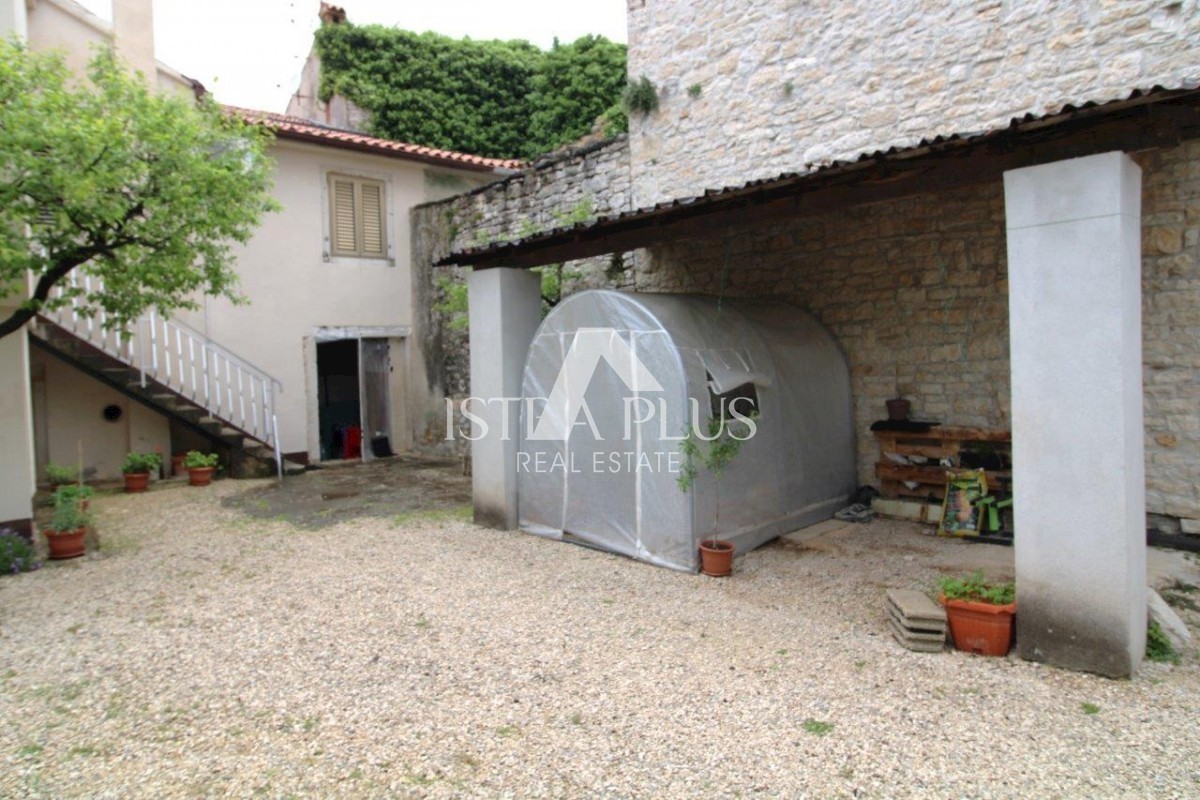 Steinhaus im Zentrum der Stadt!!