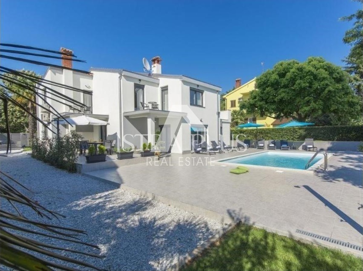 Poreč - Villa mit Pool - 400 m vom Meer entfernt
