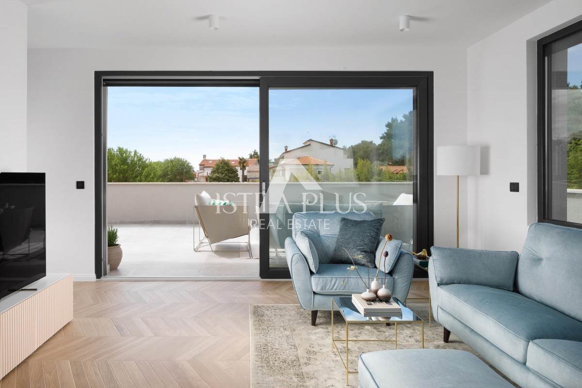 Exclusive penthouse in Poreč, new building with modern decoration