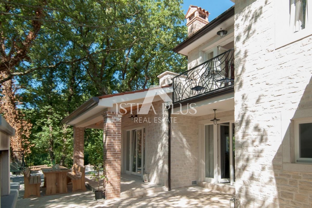 GELEGENHEIT! Istrien, Umgebung Poreč – Idyllische Villa mit Swimmingpool am Rande der Bauzone – umgeben von Natur und Stille!