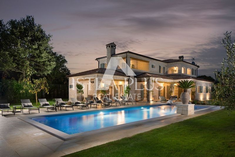 Exklusive Steinvilla mit Pool und Sportfeldern!